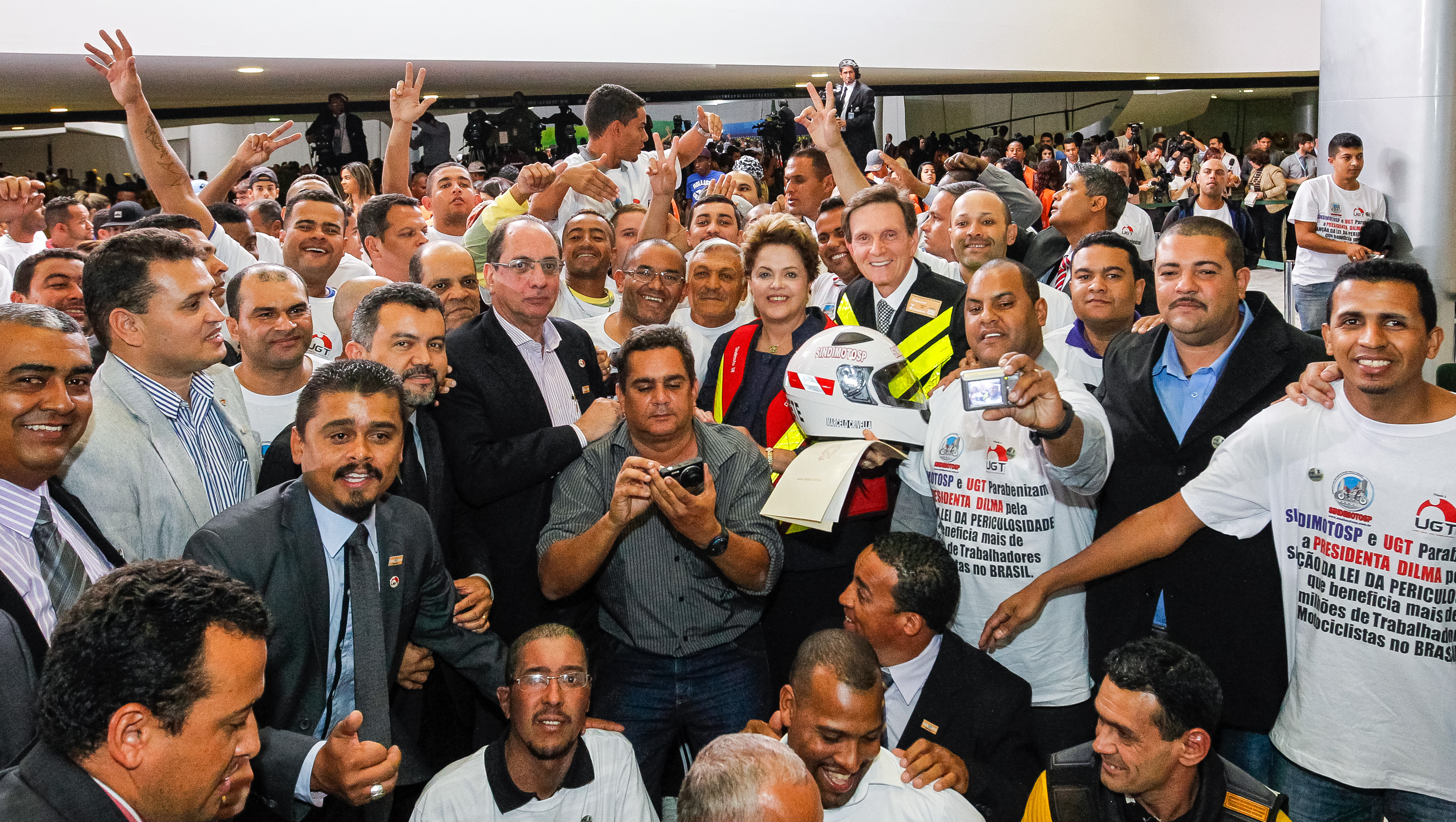 Sanção da lei que inclui na CLT a periculosidade da atividade dos trabalhadores em motocicleta