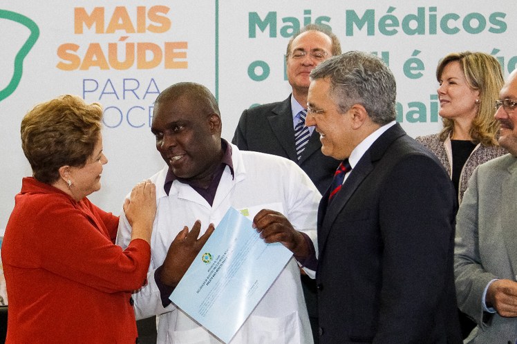 Sanção da Lei que institui o Programa Mais Médicos