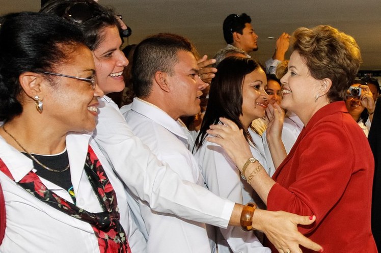 Sanção da Lei que institui o Programa Mais Médicos