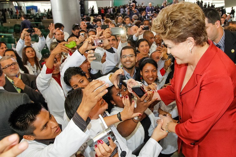 Sanção da Lei que institui o Programa Mais Médicos