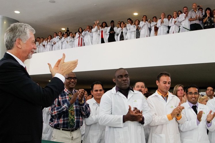 Sanção da Lei que institui o Programa Mais Médicos