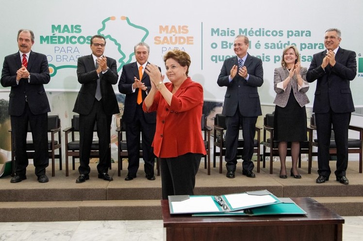 Sanção da Lei que institui o Programa Mais Médicos