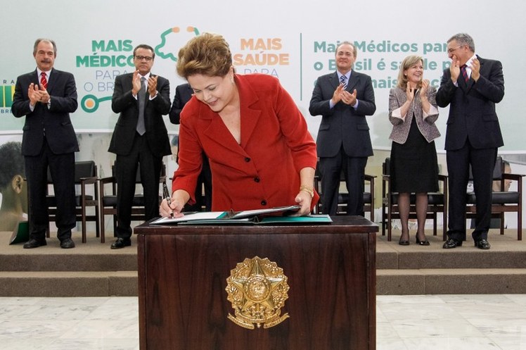 Sanção da Lei que institui o Programa Mais Médicos