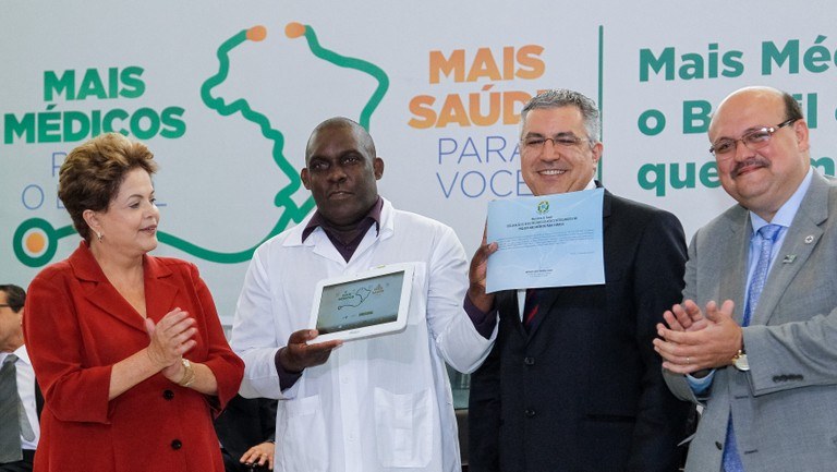 Sanção da Lei que institui o Programa Mais Médicos
