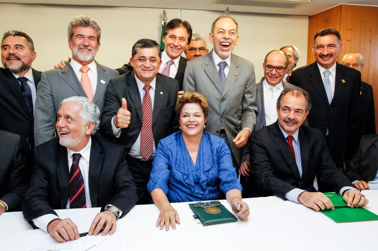 Sanção das leis que criam as Universidades Federais do sul da Bahia (UFESBA), do oeste da Bahia (UFOB), do sul  e sudeste do Pará (UNIFESSPA) e do Cariri/CE (UFCA) - 10