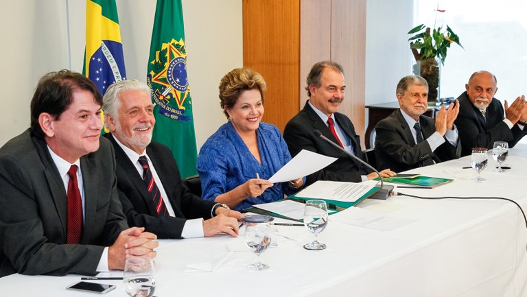 Sanção das leis que criam as Universidades Federais do sul da Bahia (UFESBA), do oeste da Bahia (UFOB), do sul  e sudeste do Pará (UNIFESSPA) e do Cariri/CE (UFCA) - 04