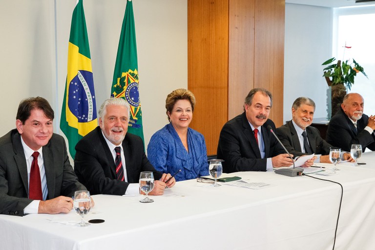 Sanção das leis que criam as Universidades Federais do sul da Bahia (UFESBA), do oeste da Bahia (UFOB), do sul  e sudeste do Pará (UNIFESSPA) e do Cariri/CE (UFCA) - 01