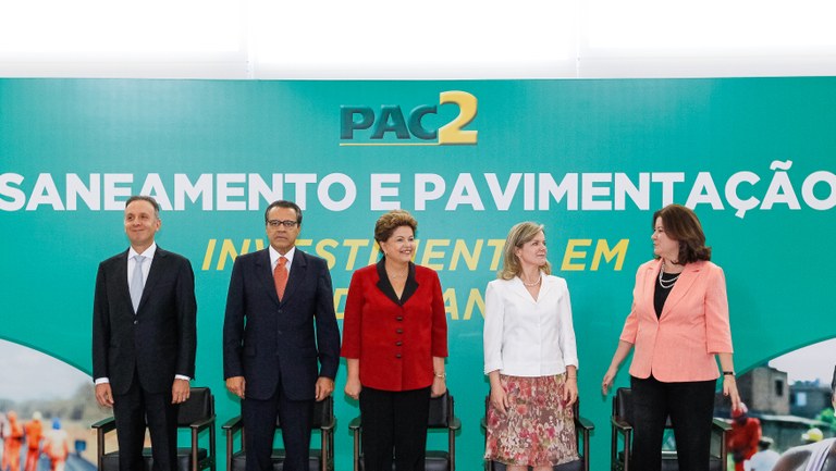 Foto: Roberto Stuckert Filho/PR  Saneamento e pavimentação do PAC2 - 2