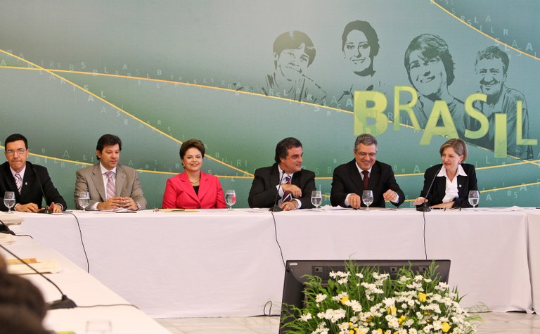 Dilma durante abertura do seminário de implantação dos Centros Regionais de Referência em Crack e Outras Drogas 1 Dilma durante abertura do seminário de implantação dos Centros Regionais de Referência em Crack e Outras Drogas 1