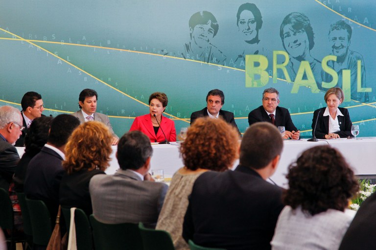 Presidenta Dilma Rousseff participa de abertura do seminário de implantação dos Centros Regionais de Referência em Crack e Outras Drogas 4 Presidenta Dilma Rousseff participa de abertura do seminário de implantação dos Centros Regionais de Referência em Crack e Outras Drogas 4