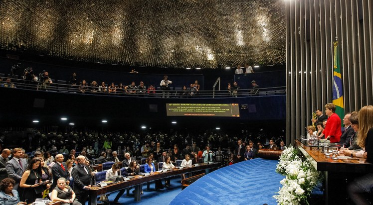 Sessão solene do Congresso Nacional para entrega do Relatório Final da CPMI da Violência contra a Mulher à Presidenta da República - 06