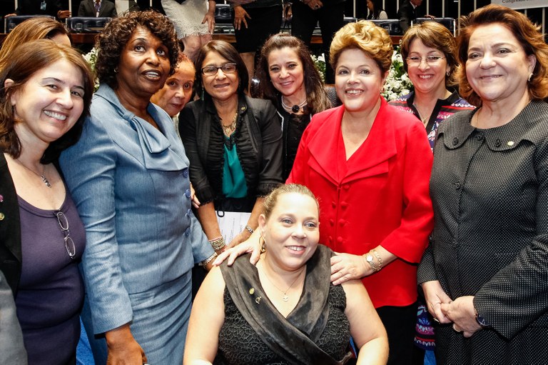 Sessão solene do Congresso Nacional para entrega do Relatório Final da CPMI da Violência contra a Mulher à Presidenta da República - 08