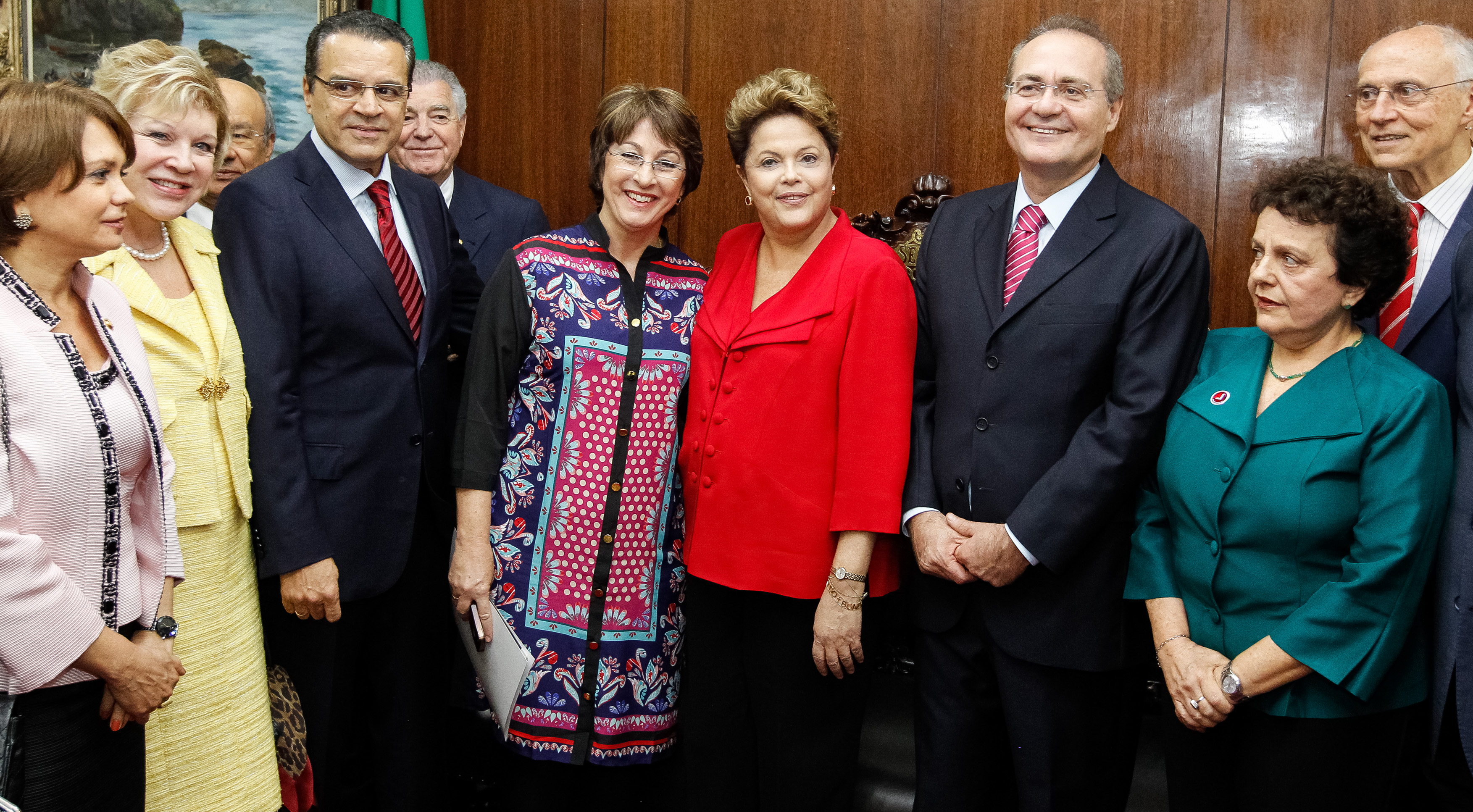 Sessão solene do Congresso Nacional para entrega do Relatório Final da CPMI da Violência contra a Mulher à Presidenta da República - 01
