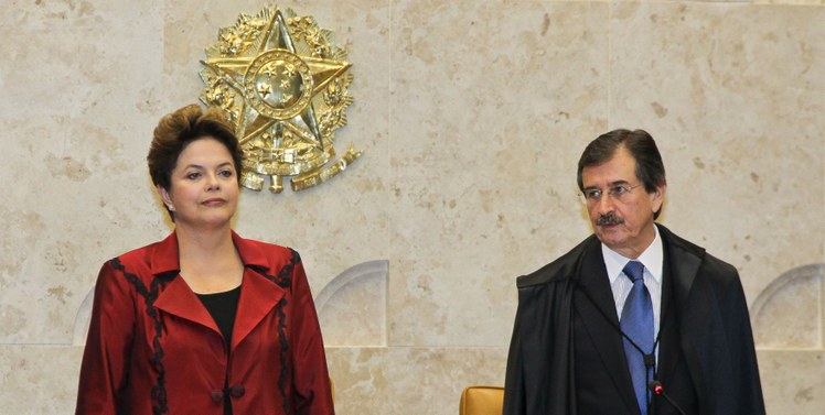 Presidenta Dilma Rousseff e o presidente do Supremo Tribunal Federal, Cezar Peluso, durante solenidade 5