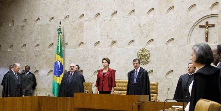 Presidenta Dilma Rousseff e o presidente do Supremo Tribunal Federal, Cezar Peluso, durante solenidade 4 Presidenta Dilma Rousseff e o presidente do Supremo Tribunal Federal, Cezar Peluso, durante solenidade 4