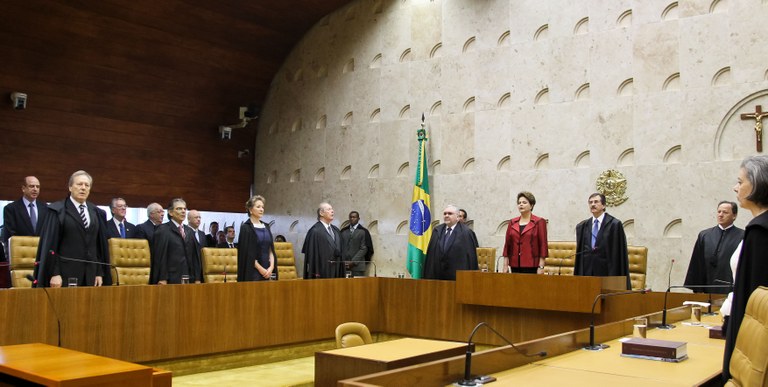 Presidenta Dilma Rousseff e o presidente do Supremo Tribunal Federal, Cezar Peluso, durante solenidade 3 Presidenta Dilma Rousseff e o presidente do Supremo Tribunal Federal, Cezar Peluso, durante solenidade 3
