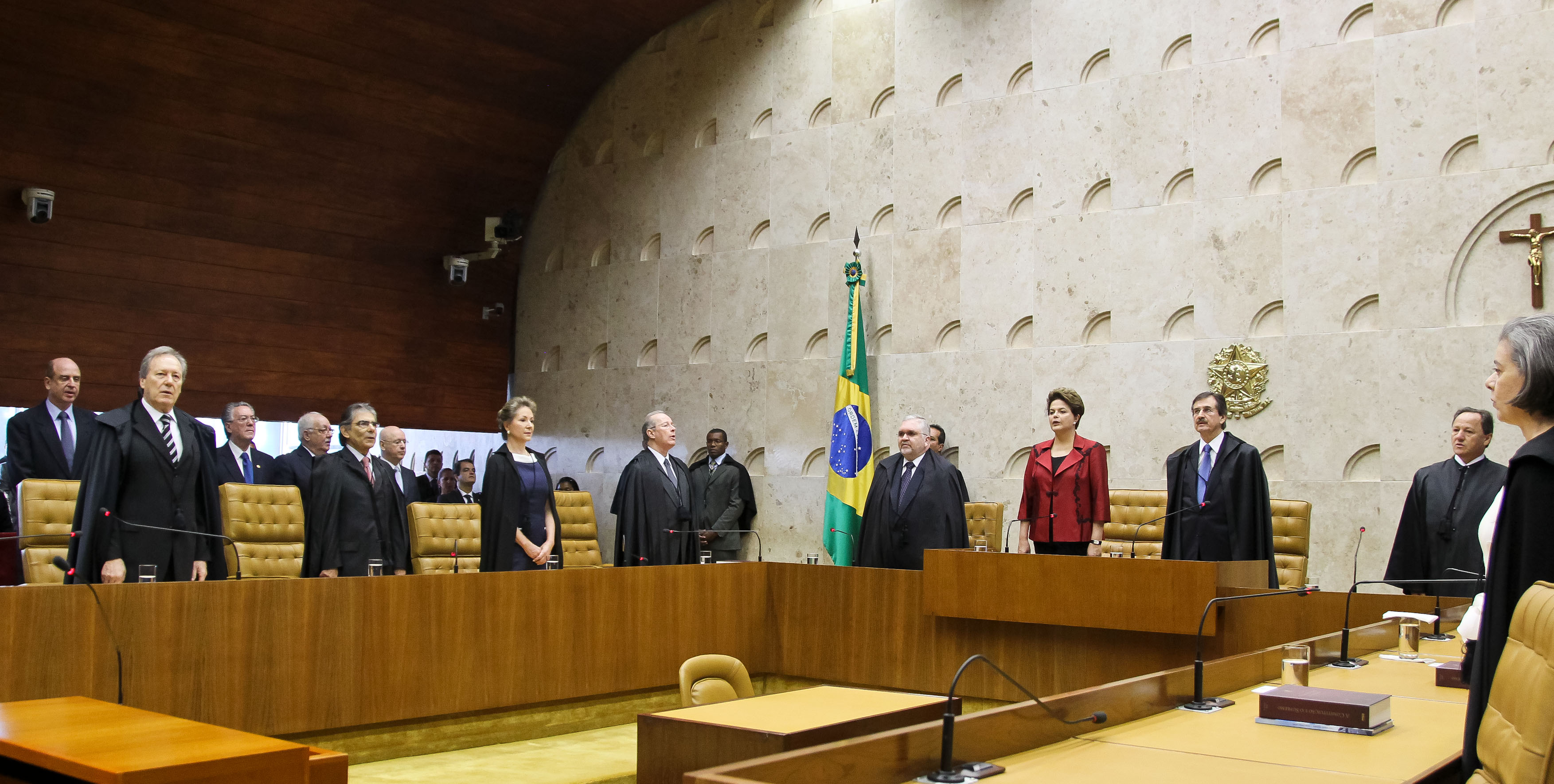 Presidenta Dilma Rousseff e o presidente do Supremo Tribunal Federal, Cezar Peluso, durante solenidade 3