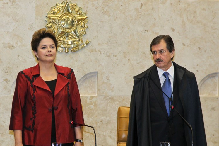 Presidenta Dilma Rousseff e o presidente do Supremo Tribunal Federal, Cezar Peluso, durante solenidade 2