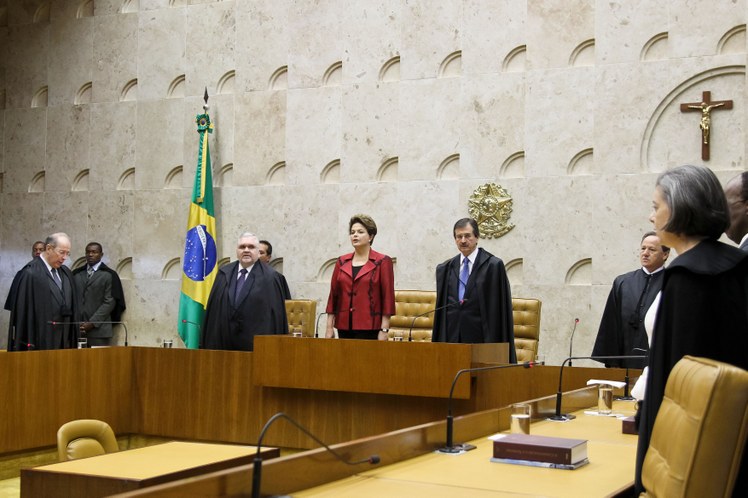 Presidenta Dilma Rousseff e o presidente do Supremo Tribunal Federal, Cezar Peluso, durante solenidade 1