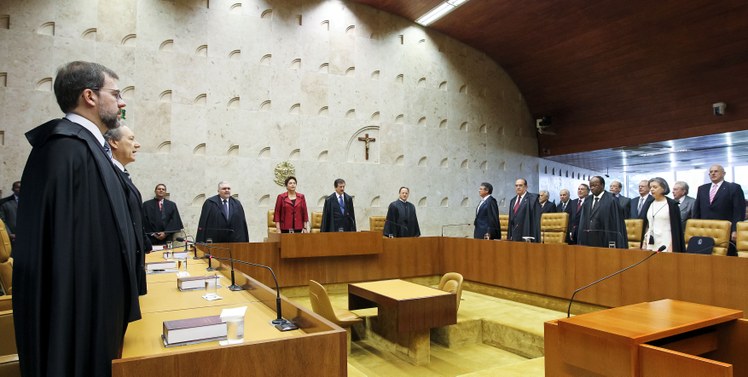 Dilma Rousseff, o presidente do Supremo Tribunal Federal, Cezar Peluso, e demais ministros durante solenidade de abertura do ano judiciário 3