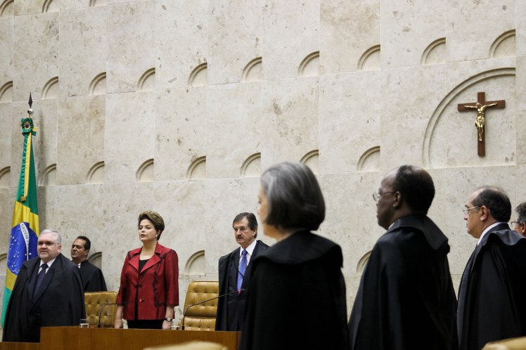 Dilma Rousseff, o presidente do Supremo Tribunal Federal, Cezar Peluso, e demais ministros durante solenidade de abertura do ano judiciário 2