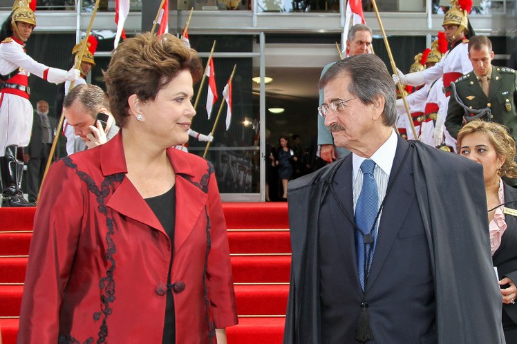 Dilma e o presidente do Supremo Tribunal Federal, Cezar Peluso, após solenidade de abertura do ano judiciário