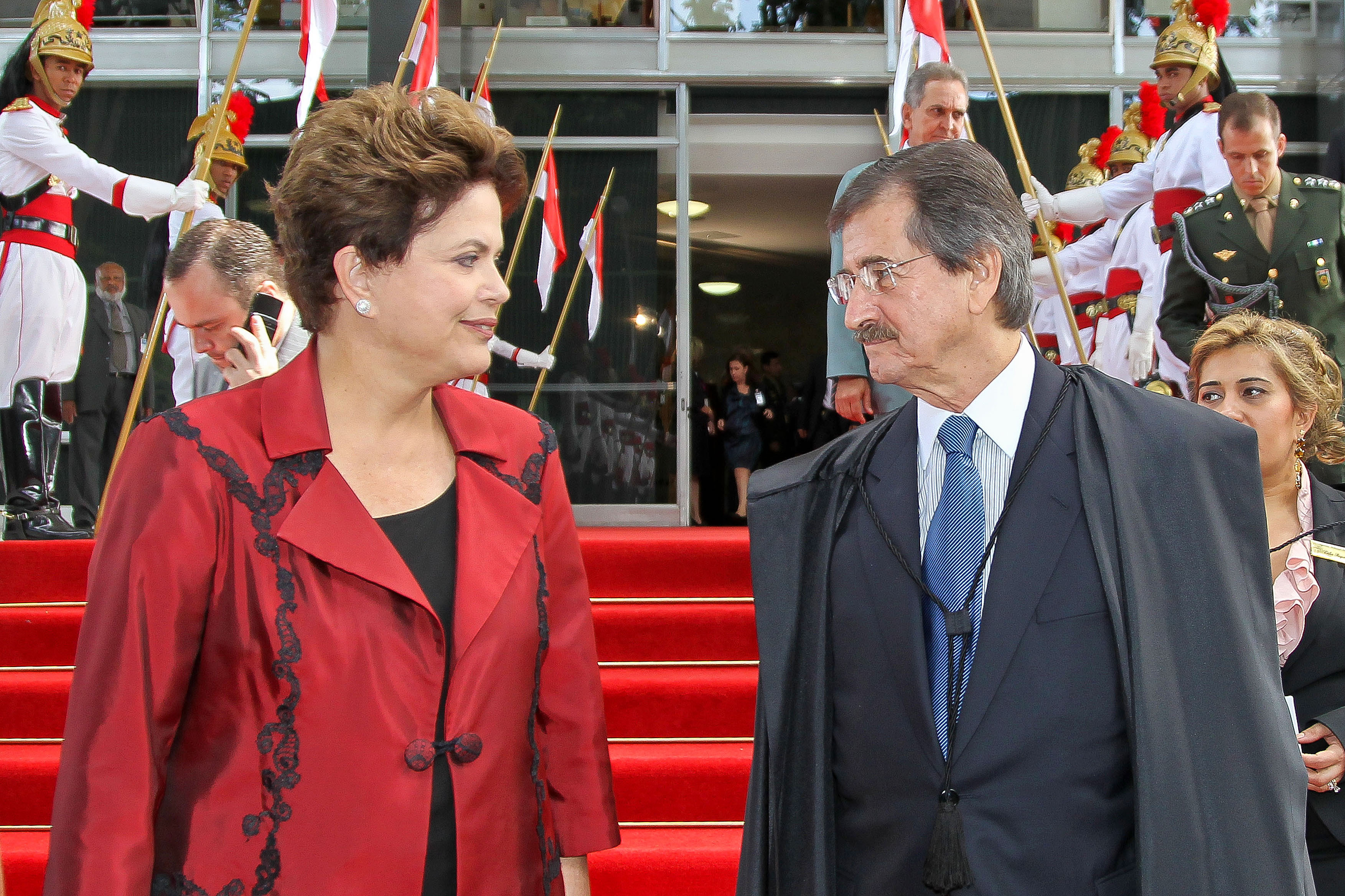 Dilma e o presidente do Supremo Tribunal Federal, Cezar Peluso, após solenidade de abertura do ano judiciário
