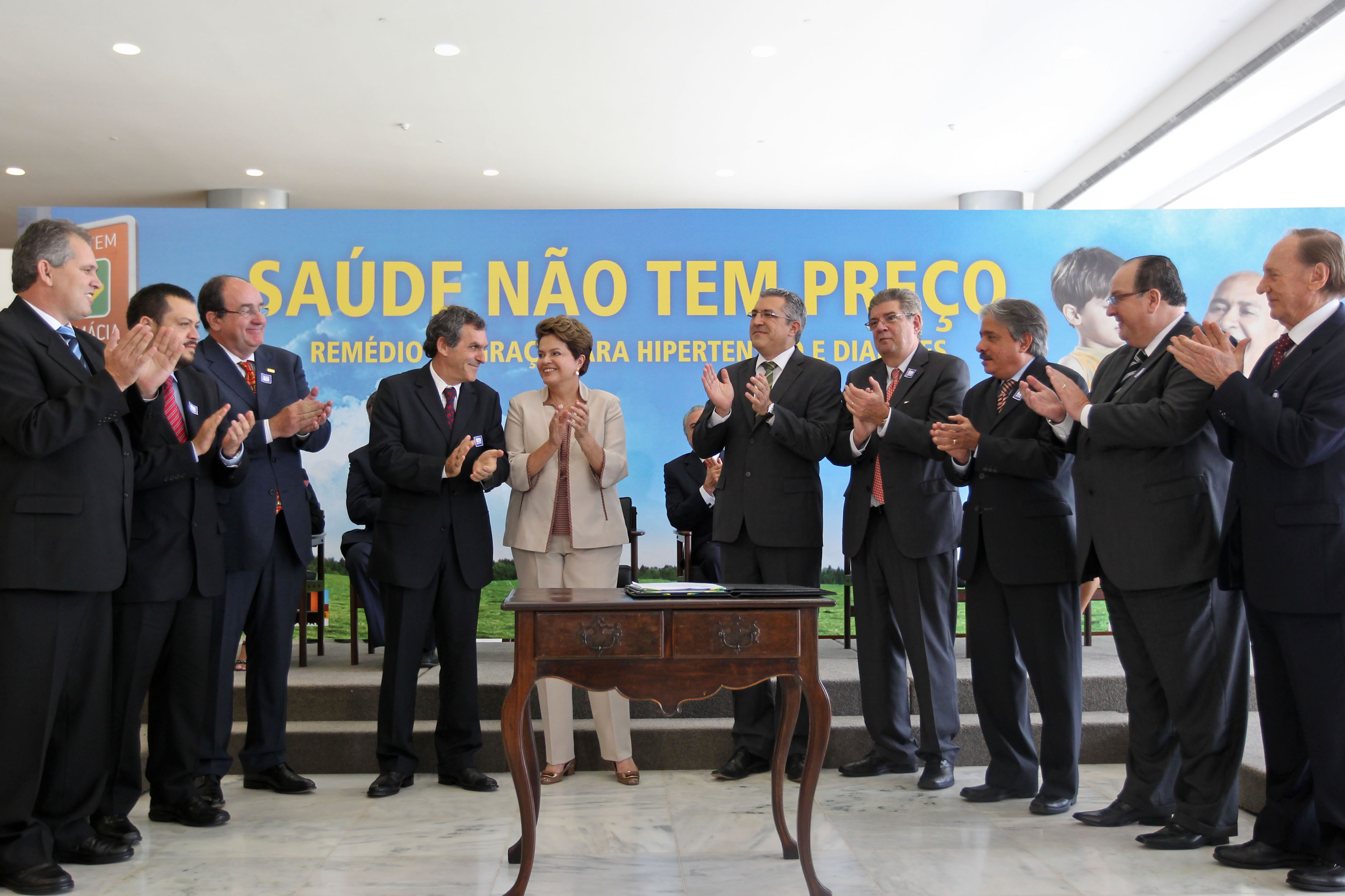 Dilma na solenidade do programa Aqui Tem Farmácia Popular 2