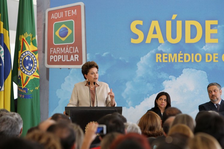 Dilma Rousseff discursa durante programa Aqui Tem Farmácia Popular 4