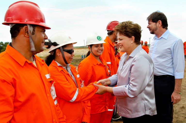 Presidenta Dilma Rousseff cumprimenta trabalhadores 1