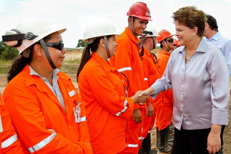 Presidenta Dilma Rousseff cumprimenta trabalhadores 2