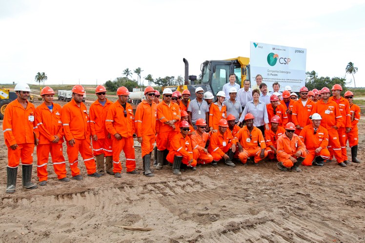 Presidenta Dilma Rousseff posa para foto com trabalhadores 2
