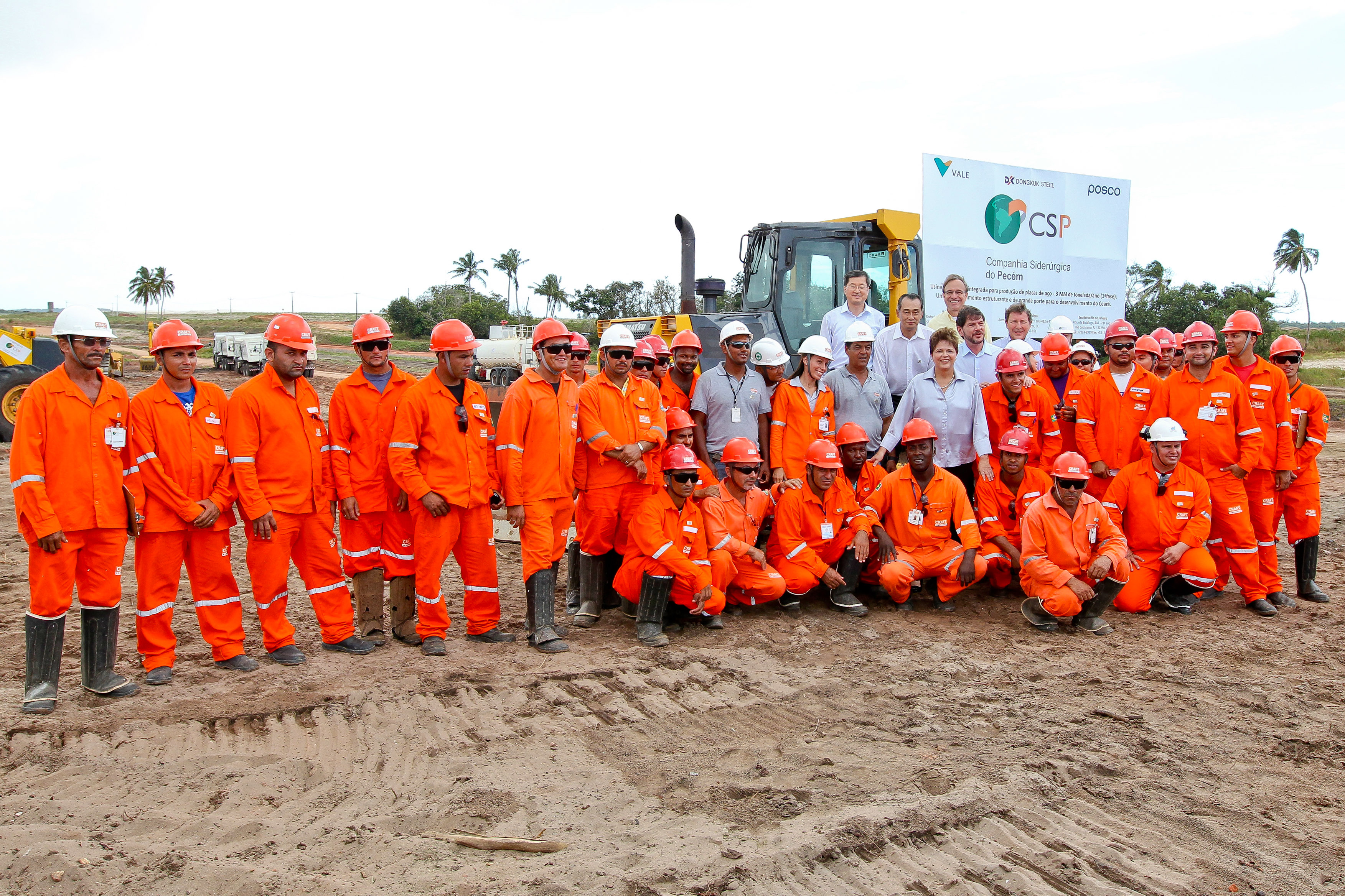 Presidenta Dilma Rousseff posa para foto com trabalhadores 2