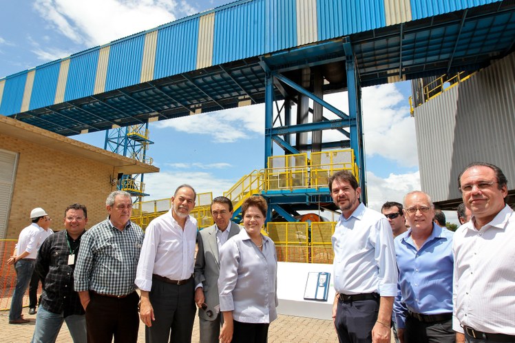 Presidenta Dilma Rousseff posa para foto durante inauguração da correia transportadora de minério do Complexo Industrial do Porto do Pecém