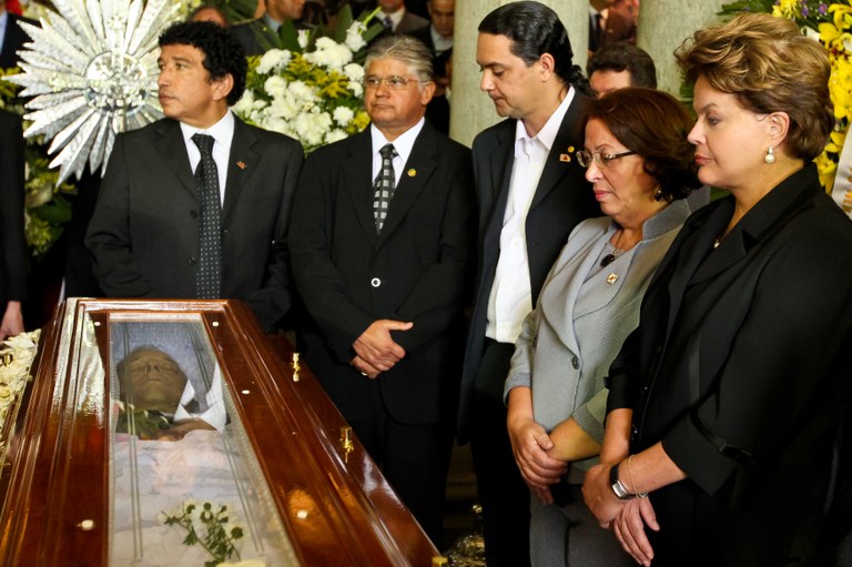 Dilma Rousseff durante velório do senador Itamar Franco 1
