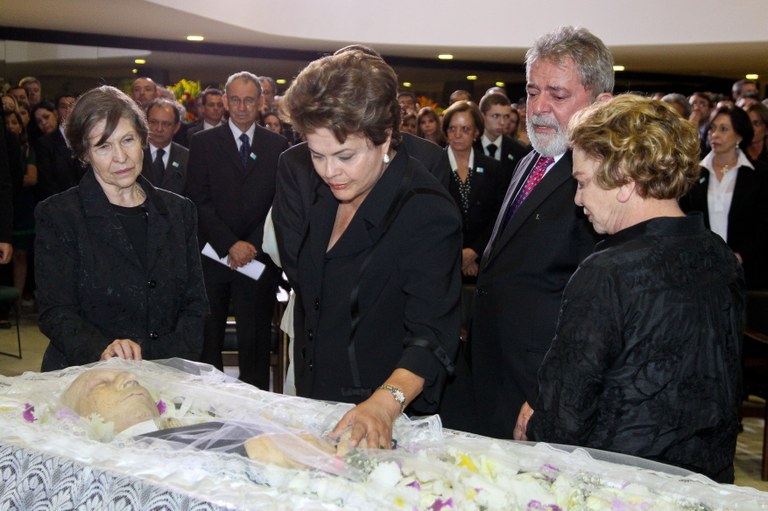 Dilma durante velório do ex-vice-presidente José Alencar 1