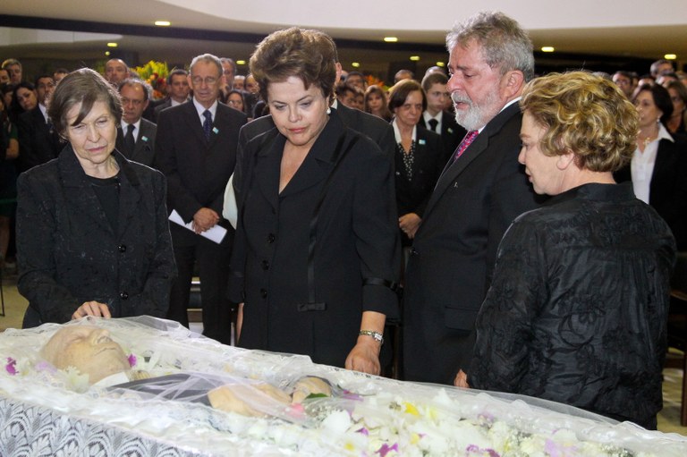 Dilma e Lula durante velório do ex-vice-presidente José Alencar 1