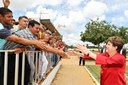 Dilma Rousseff cumprimenta populares 5