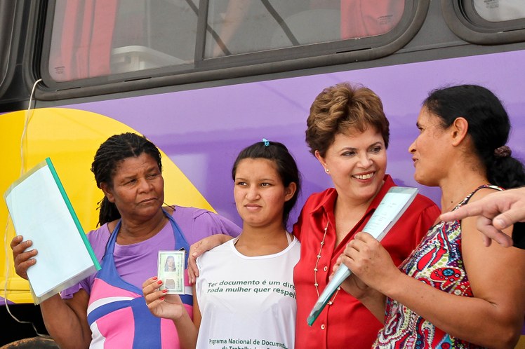 Dilma durante visita ao Expresso Cidadã 4