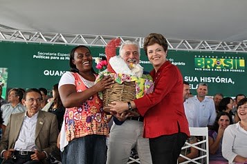 Dilma Rousseff é presenteada 4