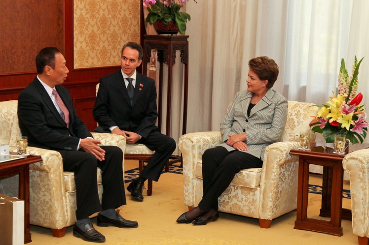Dilma durante encontro com o presidente da Empresa Foxconn, Terry Gou 1