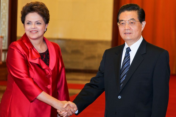 Dilma Rousseff recebe os cumprimentos do presidente da China, Hu Jintao