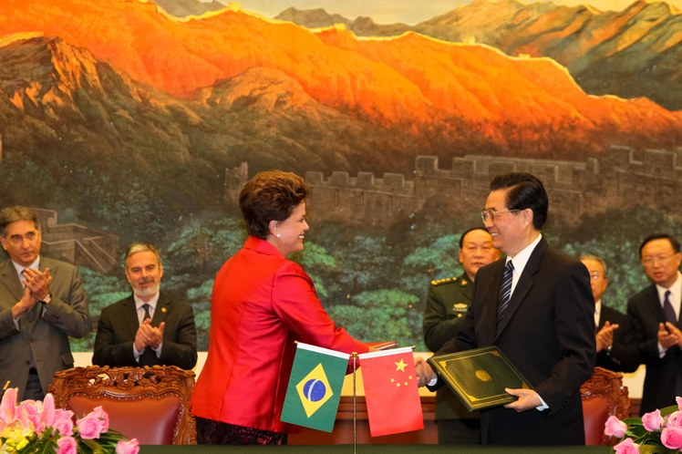 Presidenta Dilma Rousseff e o presidente da China, Hu Jintao, se cumprimentam 1