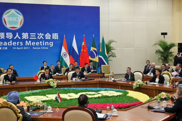 Presidenta durante debate ampliado na 3ª Cúpula dos BRICS 1