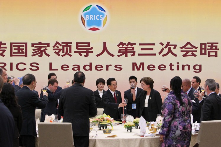 Presidenta Dilma Rousseff e o presidente da China, Hu Jintao, brindam 1