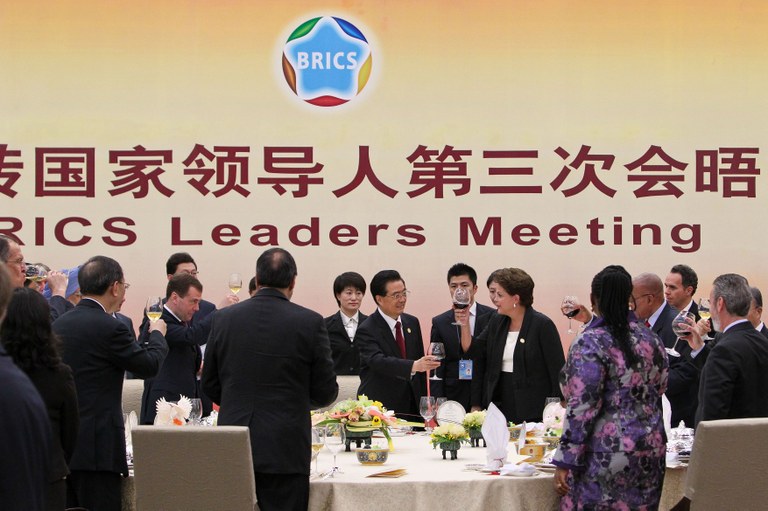 Presidenta Dilma Rousseff e o presidente da China, Hu Jintao, brindam 1