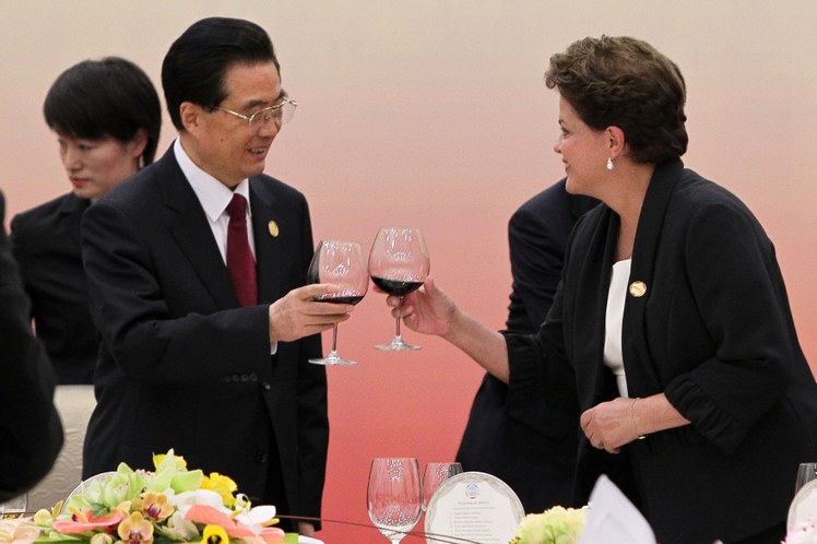Presidenta Dilma Rousseff e o presidente da China, Hu Jintao, brindam 2
