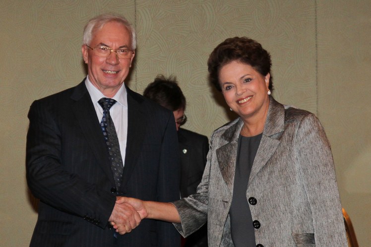 Dilma Rousseff cumprimenta o primeiro-ministro da Ucrânia, Mykola Azarov 3