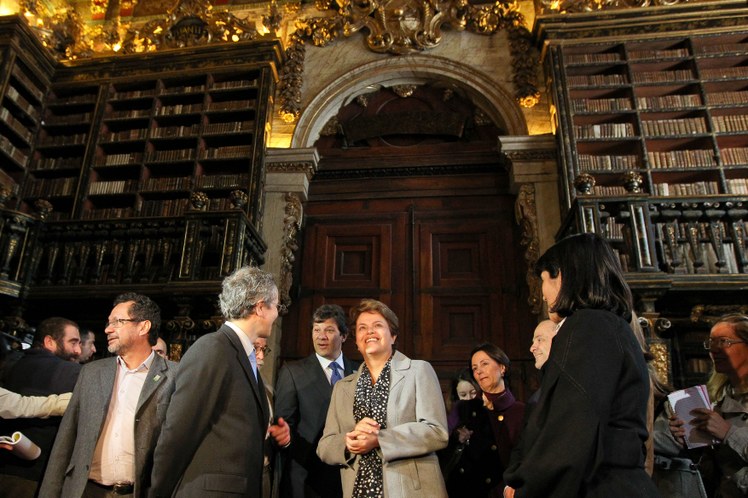 Presidenta Dilma Rousseff durante visita à Biblioteca da Universidade de Coimbra