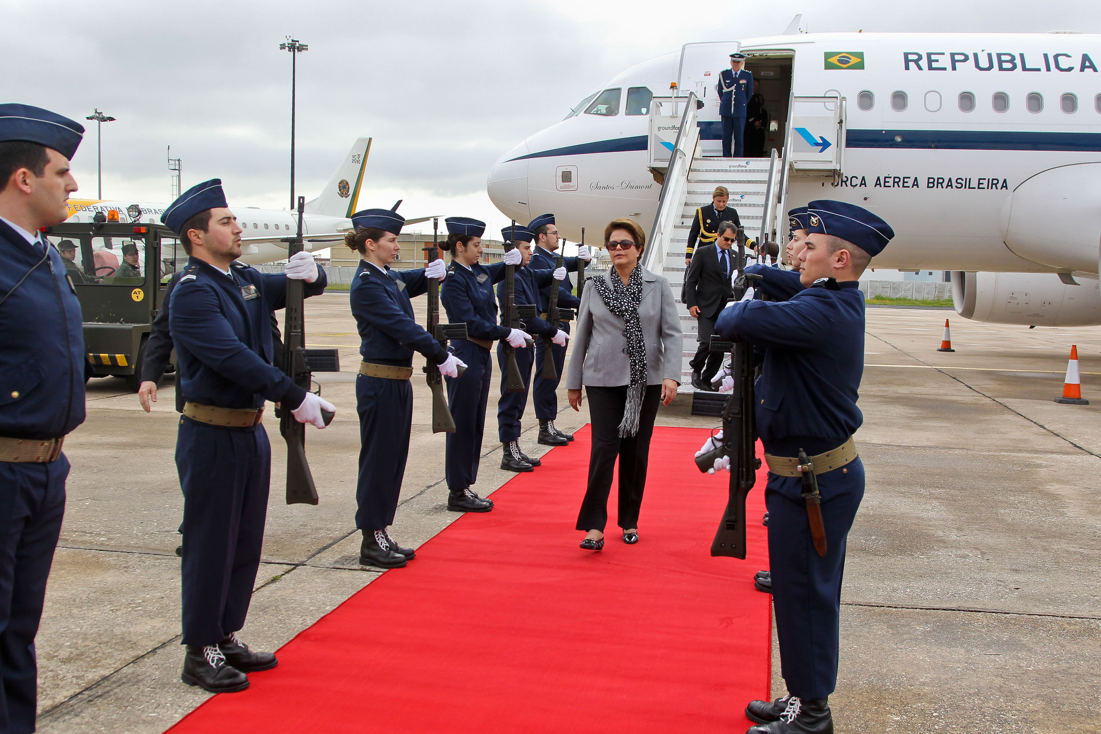 Presidenta Dilma Rousseff na chegada a Lisboa 2